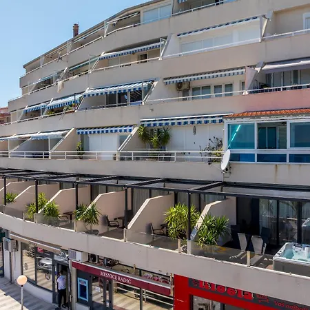 Πανσιόν Sea View Luxury Seven Of Nine 4*