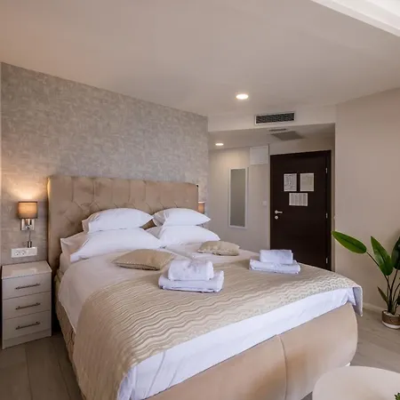 Sea View Luxury Seven Of Nine Pensionat Split