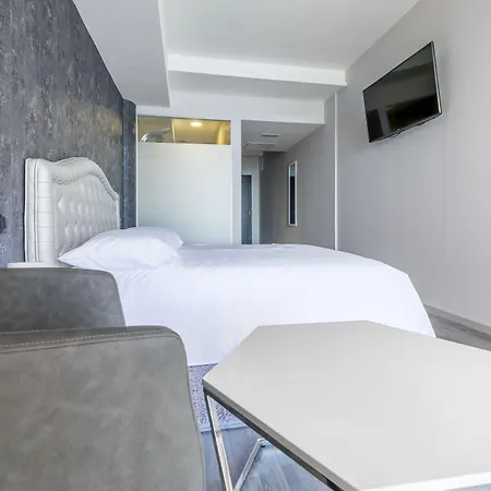 Sea View Luxury Seven Of Nine Pensionat 4*