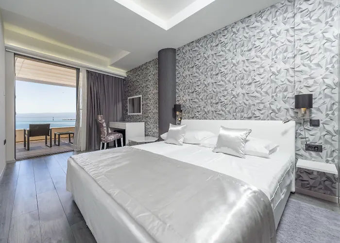 Sea View Luxury Seven Of Nine 4*